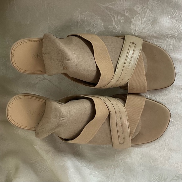 Ann Klein leather & elastic heeled sandal - Picture 4 of 5